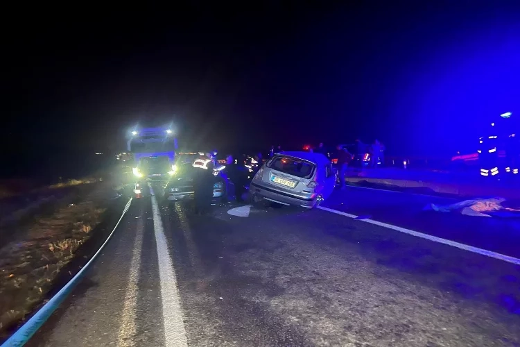 Nevşehir'de kontrolden çıkan otomobil 2 araca çarptı haberinin görseli