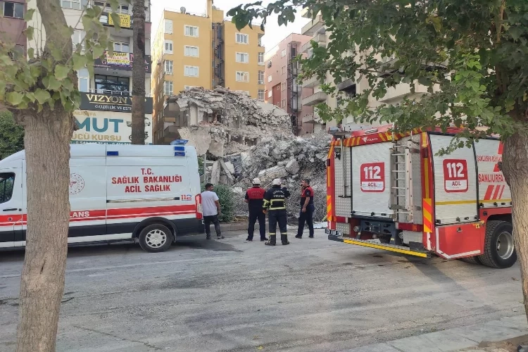 Şanlıurfa'da yıkım yapan kepçe yan yattı: 1 yaralı haberinin görseli