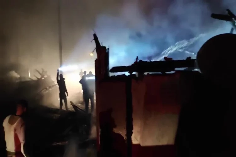 Amasya'da yangın: Köy alev aldı haberinin görseli