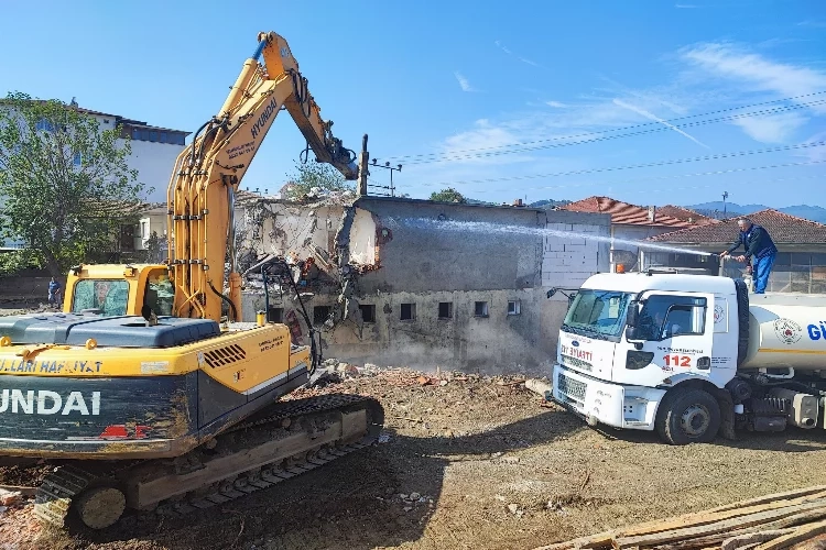 Düzce'de merkez cami yıkıldı