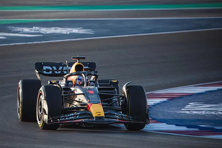 Max Verstappen, üst üste 3. kez dünya şampiyonu oldu