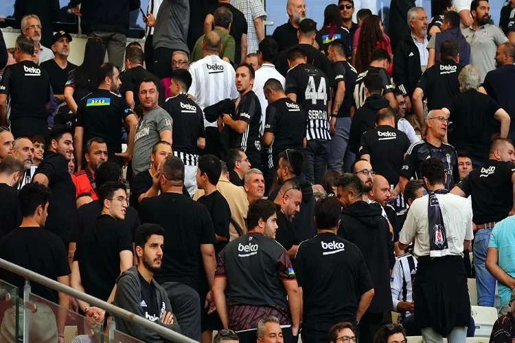 Beşiktaş taraftarı sessizliğe büründü haberinin görseli