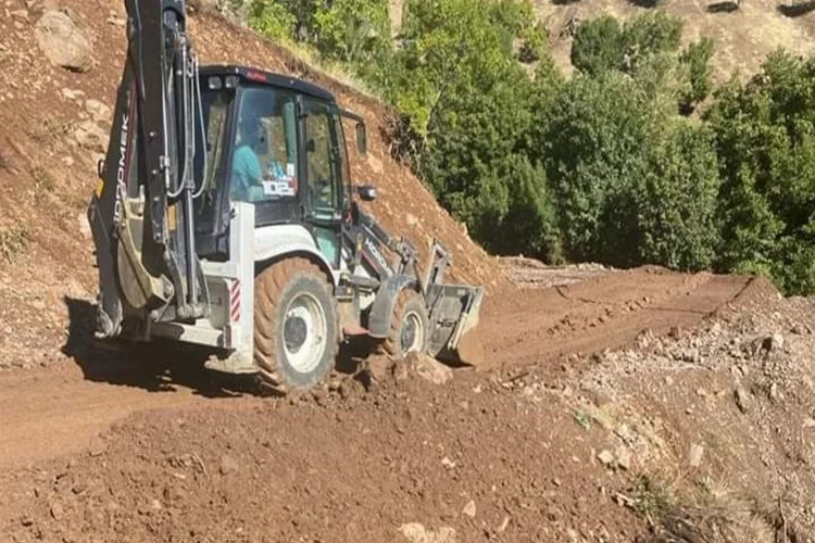 Diyarbakır Kulp’ta heyelan sonrası temizlik çalışmaları devam ediyor