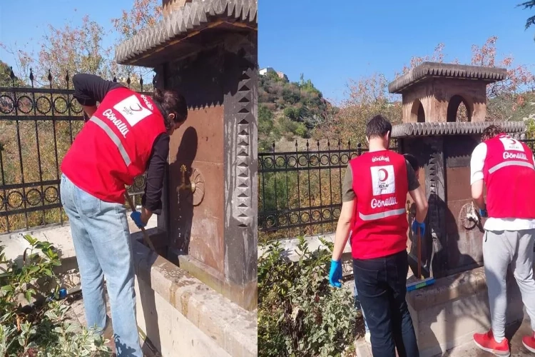 Genç Kızılay gönüllülerinden şadırvan ve çeşme temizliği