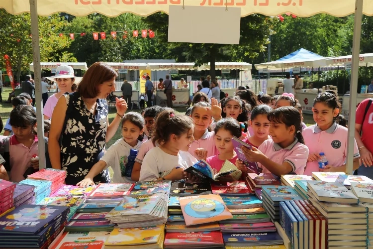 Aydın'da Kitap Kafe'den kitap fuarına dönüşüm