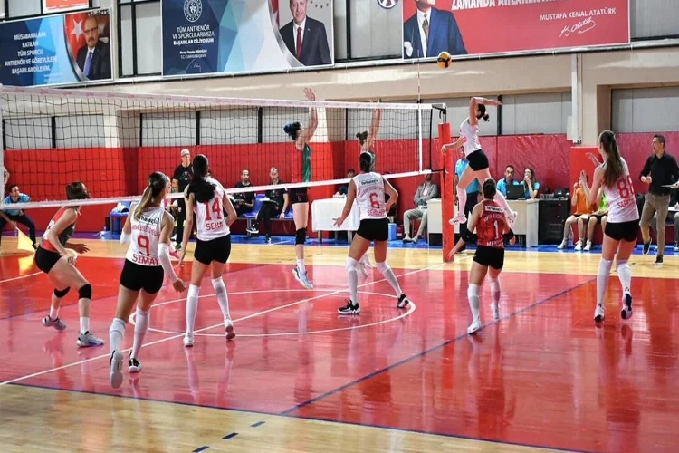 Karşıyaka voleybolda kaybetti: Havran Belediyespor- Karşıyaka: 3-2 haberinin görseli