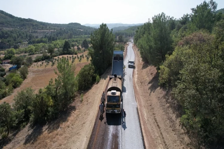 Manisa'da 111 kilometrelik asfaltlama çalışması haberinin görseli