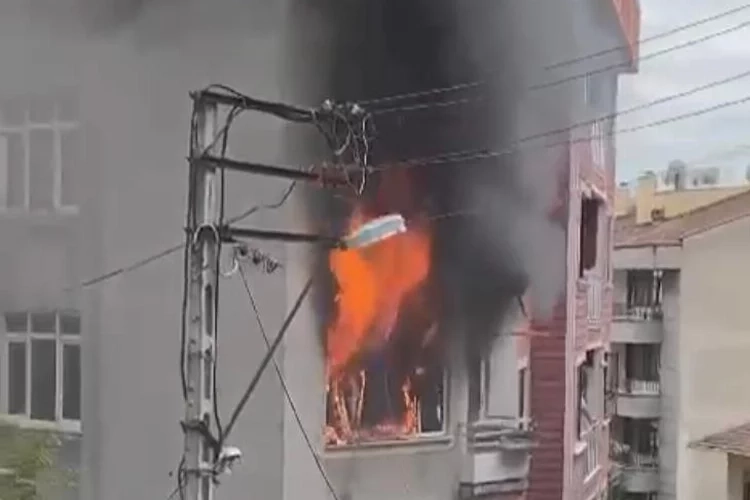 4 katlı binada yangın paniği! haberinin görseli