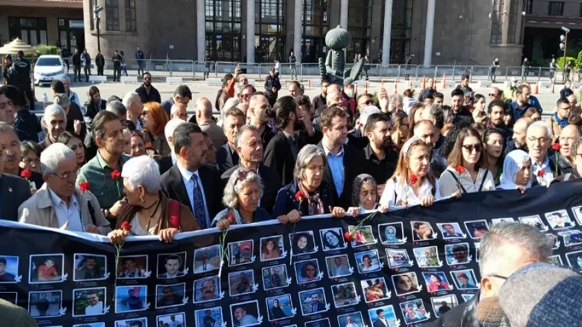 Ankara Garı saldırısında hayatını kaybedenler anıldı haberinin görseli