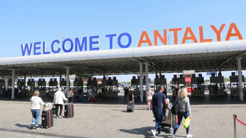 Tel Aviv’deki uçuş yoğunluğundan Antalya da nasibini aldı haberinin görseli