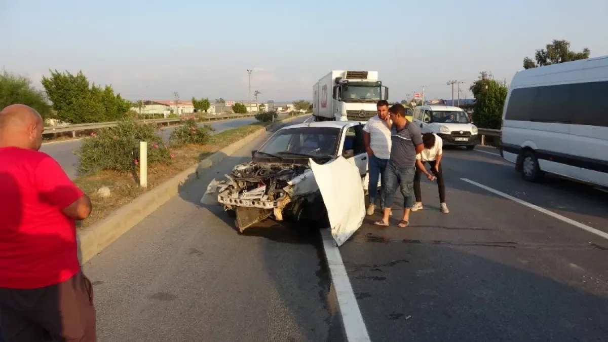 Antalya'da trafik kazası: Sürücünün burnu bile kanamadı haberinin görseli