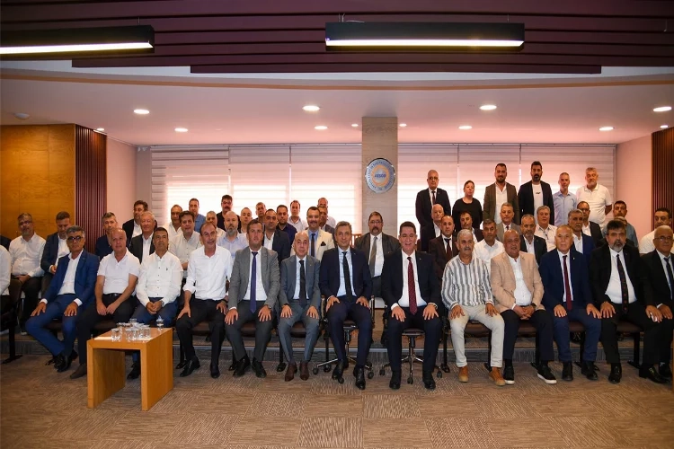 Antalya Valisi Şahin esnafla bir araya geldi haberinin görseli