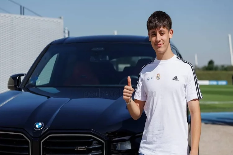 Real Madrid'den Arda Güler’e hediye otomobil haberinin görseli