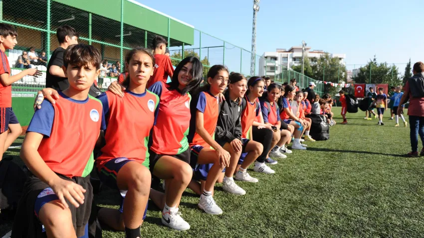 Başkan Tugay'dan amatör spor kulüplerine destek (1)