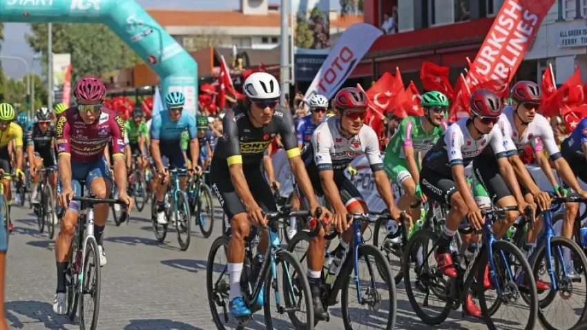 Türkiye Bisiklet Federasyonu'nun Fethiye-Babadağ etabı start verdi