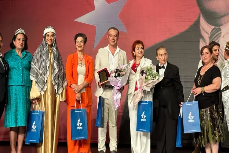 Narlıdere'nin 'güçlü kadınları' sahnede haberinin görseli
