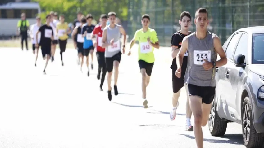 Denizli’de gençlik koşusu yapıldı haberinin görseli
