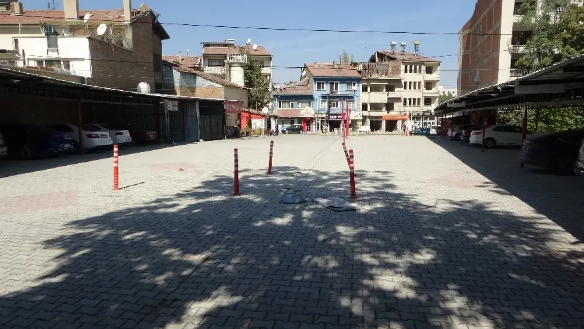 Malatya'da deprem sonrası esnaf eski günlere hasret haberinin görseli