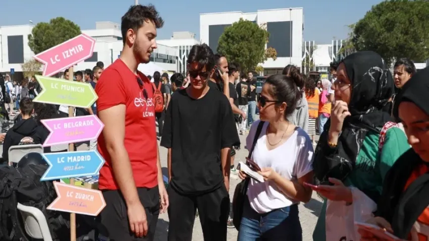 DEÜ'de 'Takımını Sen Kur' spor şenliği haberinin görseli