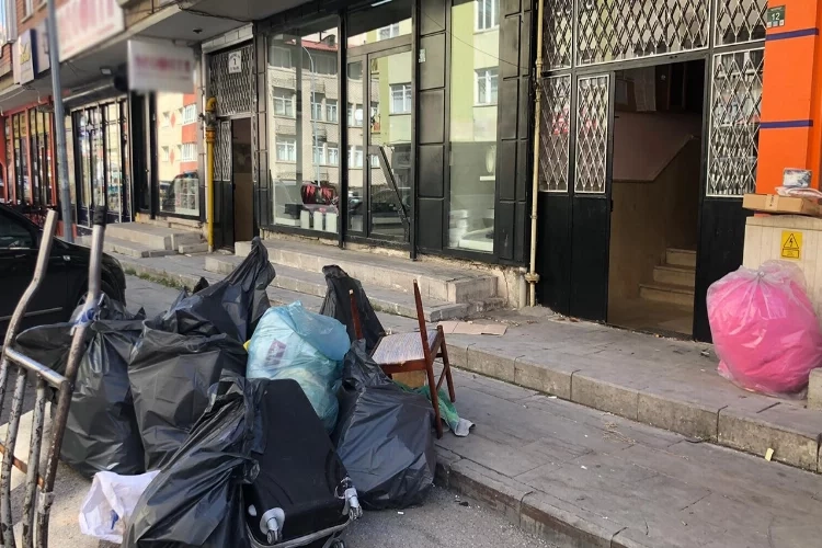 Erzurum’da binayı çöp alanına çevirdiler haberinin görseli