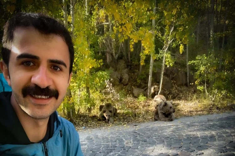 Hakkarili doğasever Nemrut’un ayılarını görüntüledi haberinin görseli