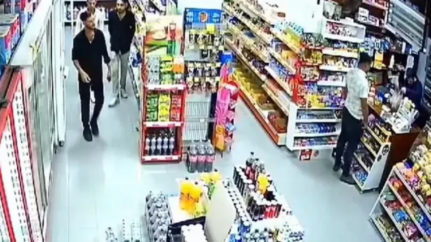 Eskişehir’de raftaki şampuanları pantolonlarına sokarak çaldılar