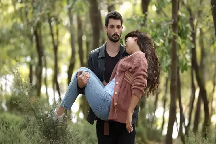 Hudutsuz Sevda 4. Bölüm Fragmanı Yayınlandı! Bu hafta neler olacak? haberinin görseli