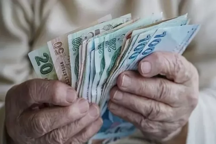 Emekliye 5 bin TL ikramiye detayları belli oldu: Emekliler nasıl yararlanacak? haberinin görseli