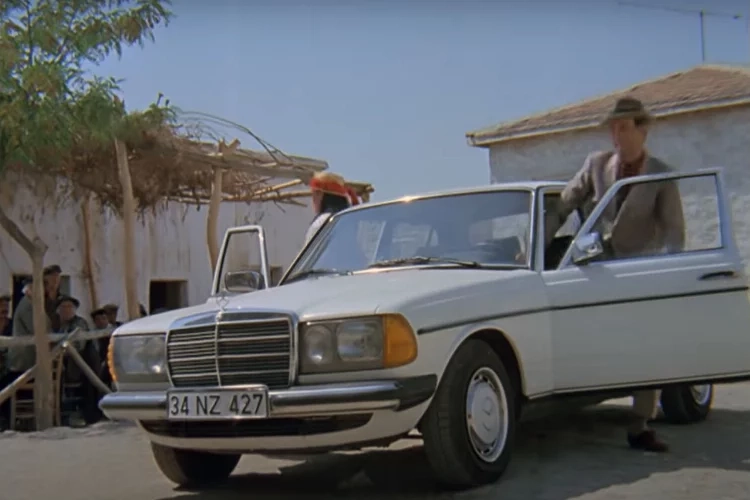 Kemal Sunal’ın kullandığı Mercedes araba satışa çıktı haberinin görseli