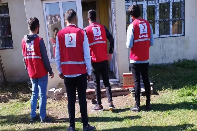 Kızılay Ağrı’da ihtiyaç sahiplerine ulaşmaya devam ediyor haberinin görseli