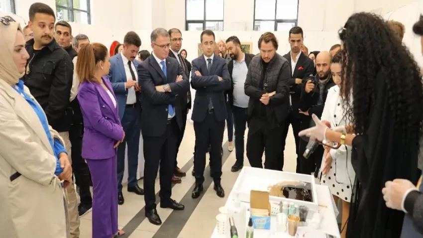 Van'da ‘ışıltının ahengi’ sergisi haberinin görseli