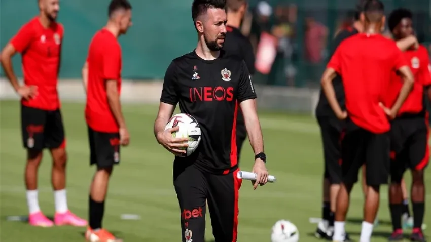 Francesco Farioli'nin çalıştırdığı Nice, Ligue 1'de namağlup tek takım haberinin görseli