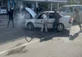 Seyir halinde yanan otomobili için vatandaşlar seferber oldu