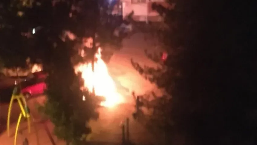 Karabük’te park halindeki otomobil alev topuna döndü haberinin görseli