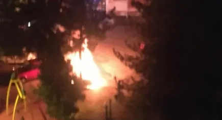 Karabük’te park halindeki otomobil alev topuna döndü