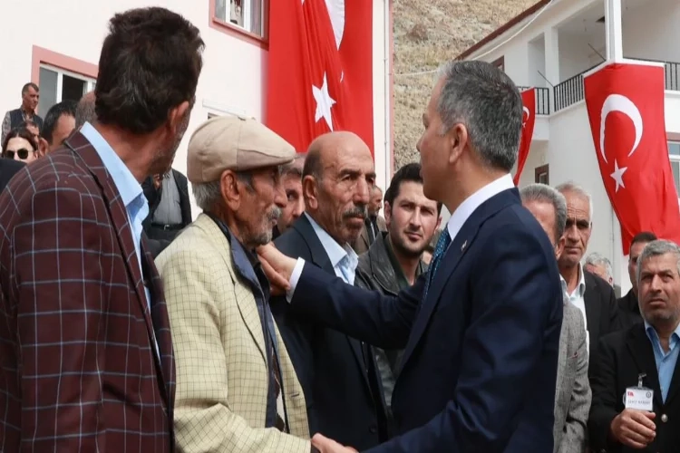 Cumhurbaşkanı Erdoğan'dan şehit babasına taziye telefonu haberinin görseli