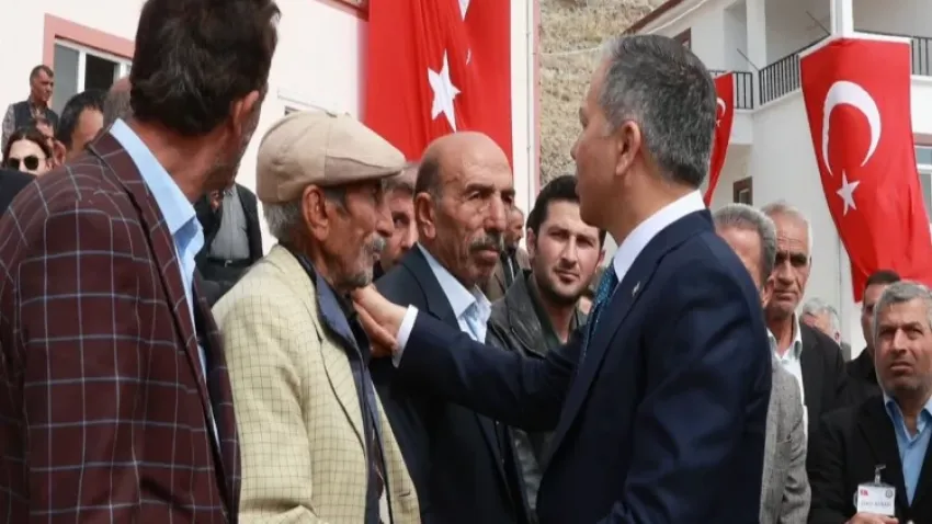 Cumhurbaşkanı Erdoğan'dan şehit babasına taziye telefonu haberinin görseli