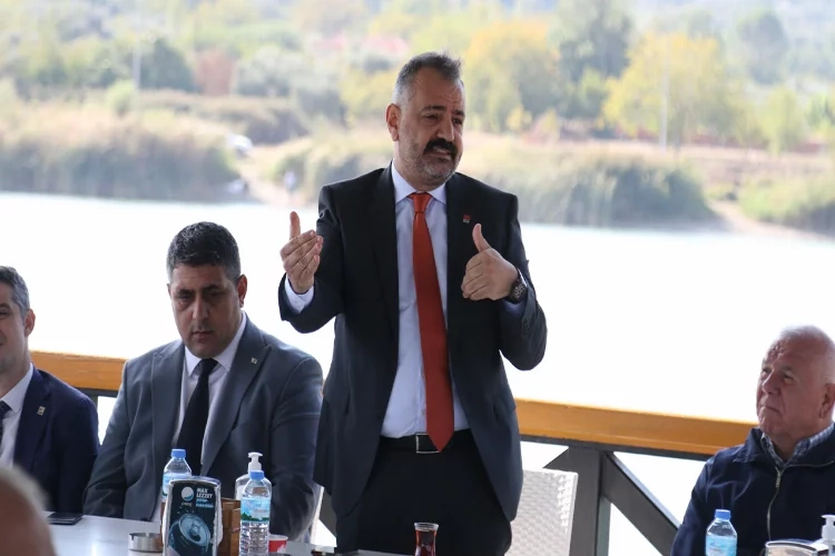CHP'li Aslanoğlu Kemalpaşa’da muhtarlarla buluştu haberinin görseli