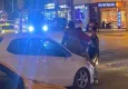 Sürücüden para alamayınca aracın üstüne çıktılar