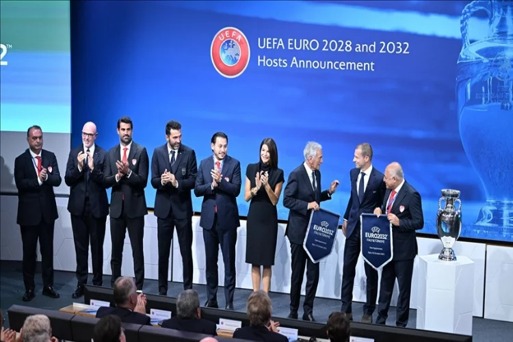 Avrupa Futbol Şampiyonası ev sahipliği Türkiye ve İtalya ortaklığında haberinin görseli