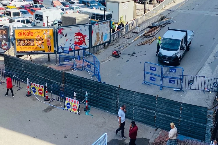 Zonguldak Fevkani Köprüsü girişleri bariyerlerle çevrelendi haberinin görseli