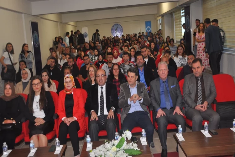 Afyonkarahisar’da üniversite öğrencilerine oryantasyon eğitimi haberinin görseli