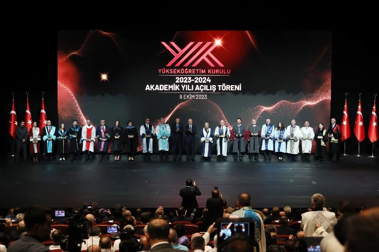 Yeni akademik yılın açılış törenine Rektör Levent de katıldı
