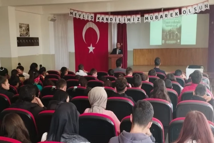 Ardahan’da müftülükten öğrencilere konferans haberinin görseli