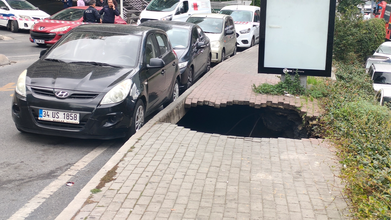 İstanbul’da kaldırım çöktü