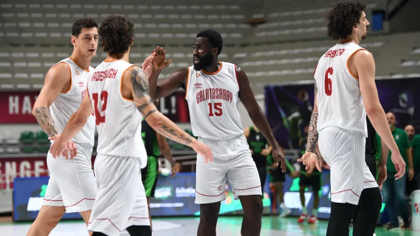Türk basketbolcular takıma önemli katkı sağlıyor (2)000