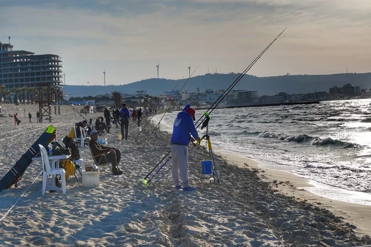 Çeşme’de 4. Surfcasting Balık Turnuvası başlıyor