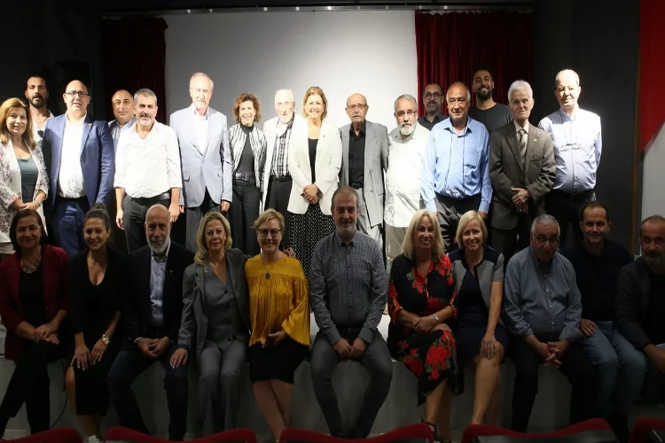 İzmir Gazeteciler Cemiyeti’nin tüzüğü değişti haberinin görseli