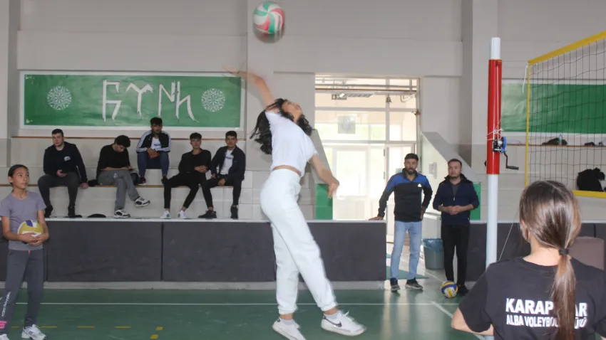 Karapınar ilçesinde voleybol kursuna yoğun ilgi (1)