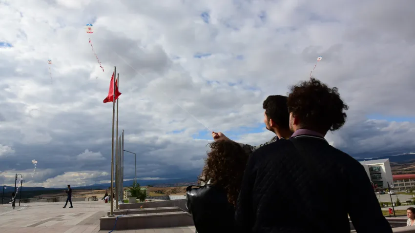 Üniversite öğrencileri uçurtma şenliği (1)